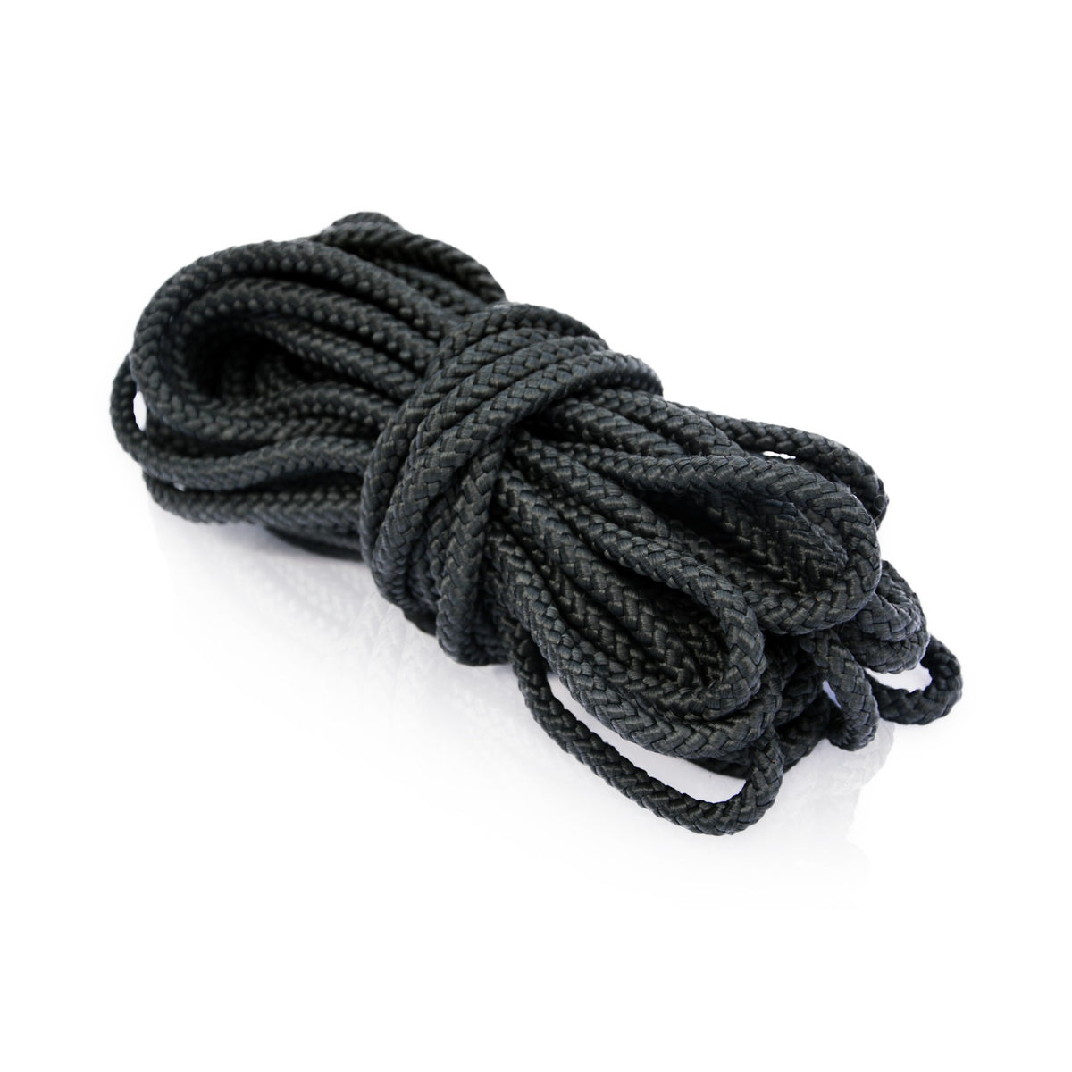 DD Cord, 10 meter sort tau kveilet sammen, på hvit bunn