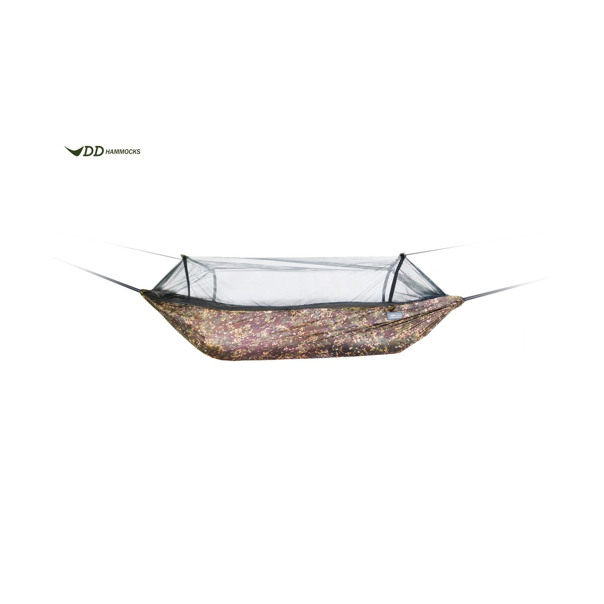 DD Frontline Hammock i Multicam med myggnettet oppe, sett fra siden på hvit bakgrunn